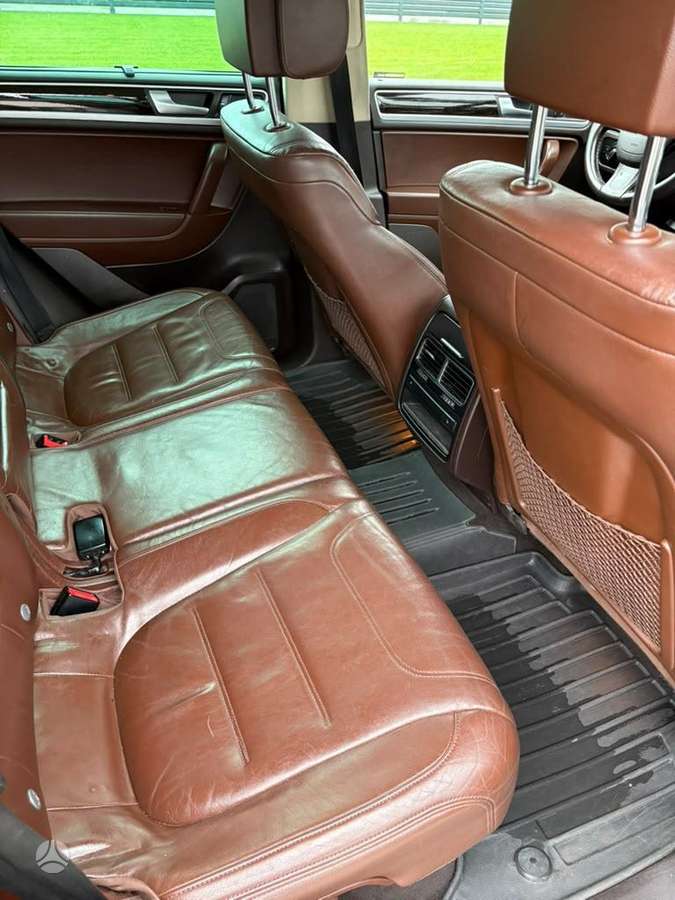 Volkswagen Touareg 2011 — photo 13
