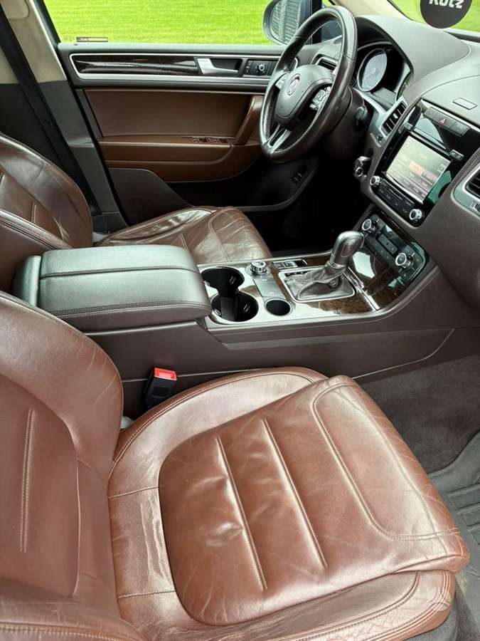 Volkswagen Touareg 2011 — photo 14