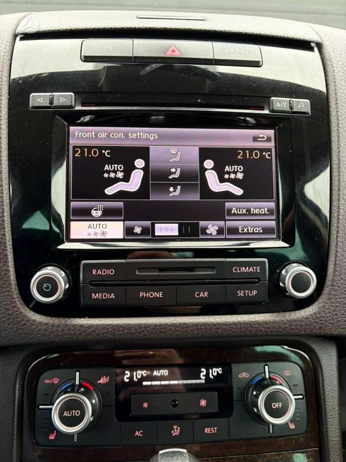 Volkswagen Touareg 2011 — photo 16