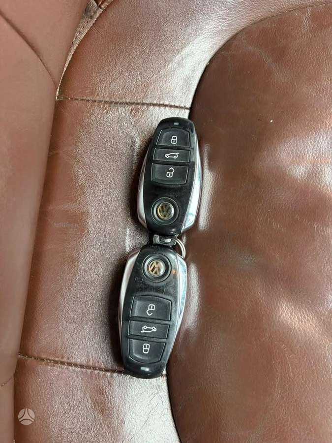 Volkswagen Touareg 2011 — photo 19