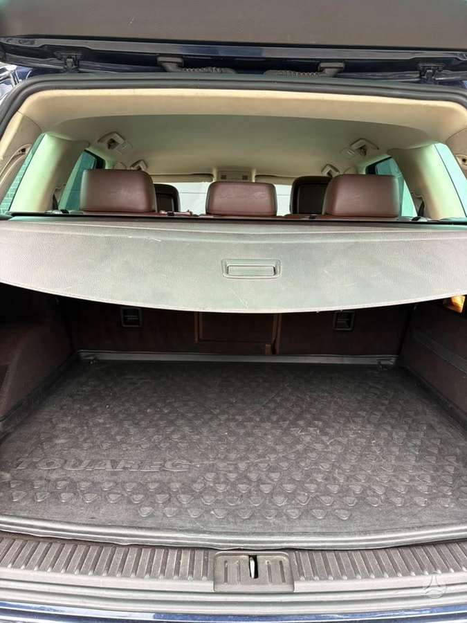 Volkswagen Touareg 2011 — photo 20
