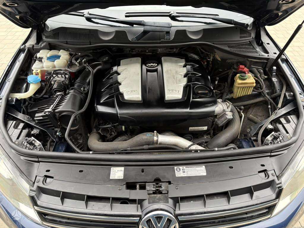Volkswagen Touareg 2011 — photo 23