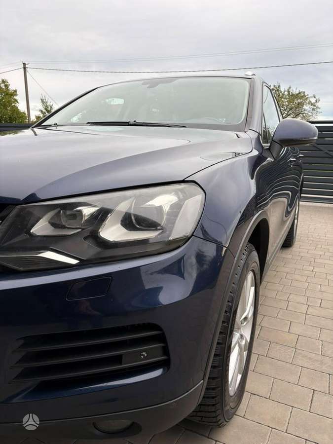 Volkswagen Touareg 2011 — photo 8