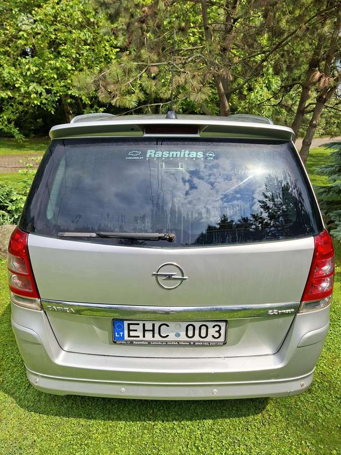 Opel Zafira 2009 — вигляд ззаду