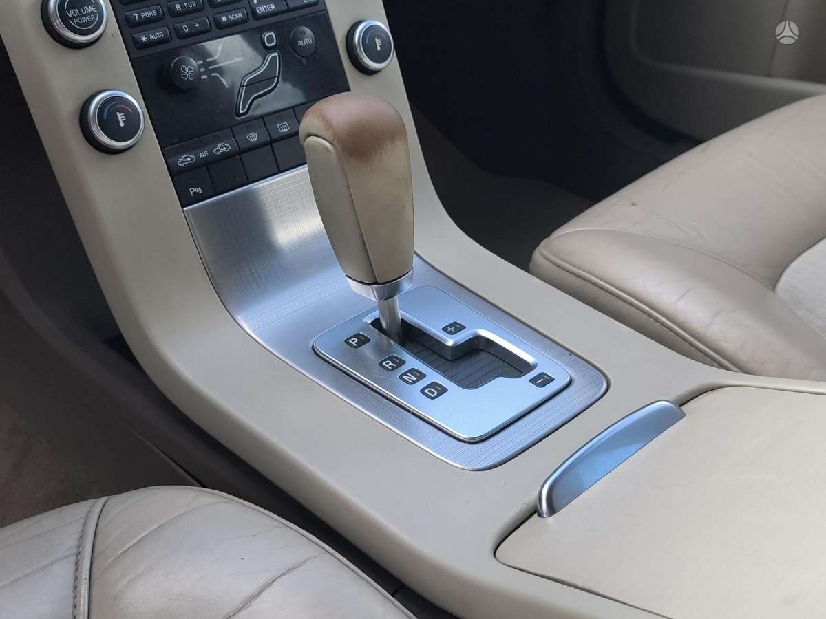 Volvo V70 2008 — photo 15