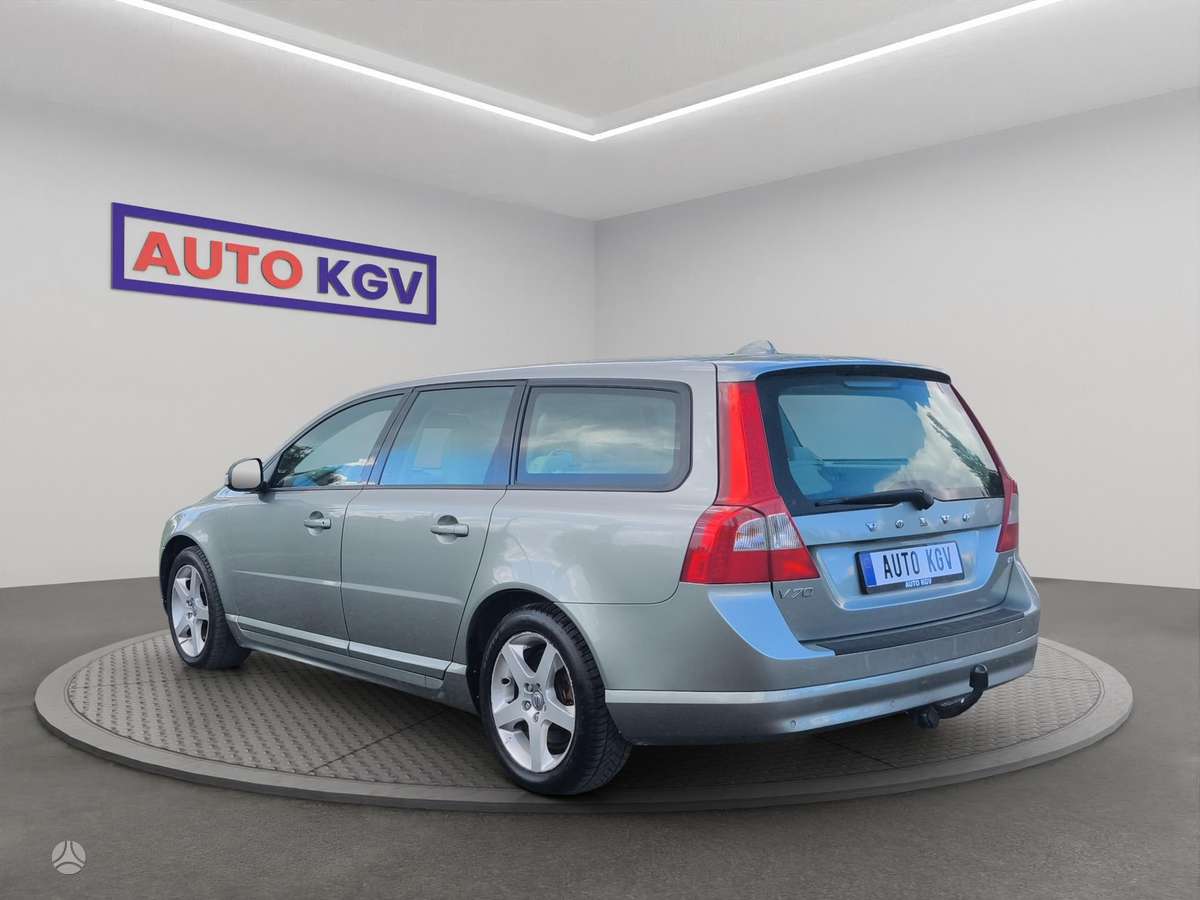 Volvo V70 2008 — interior