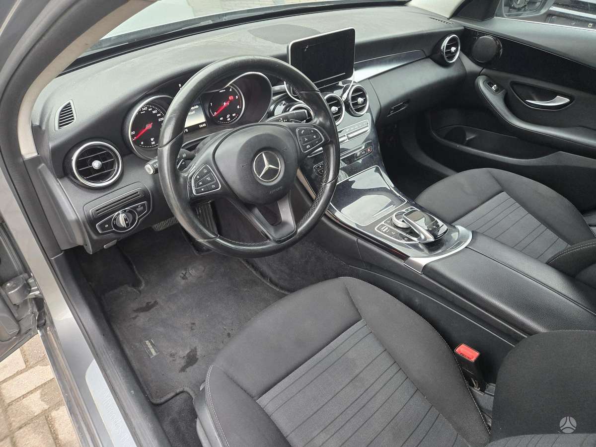 Mercedes-Benz C200 2015 — photo 11
