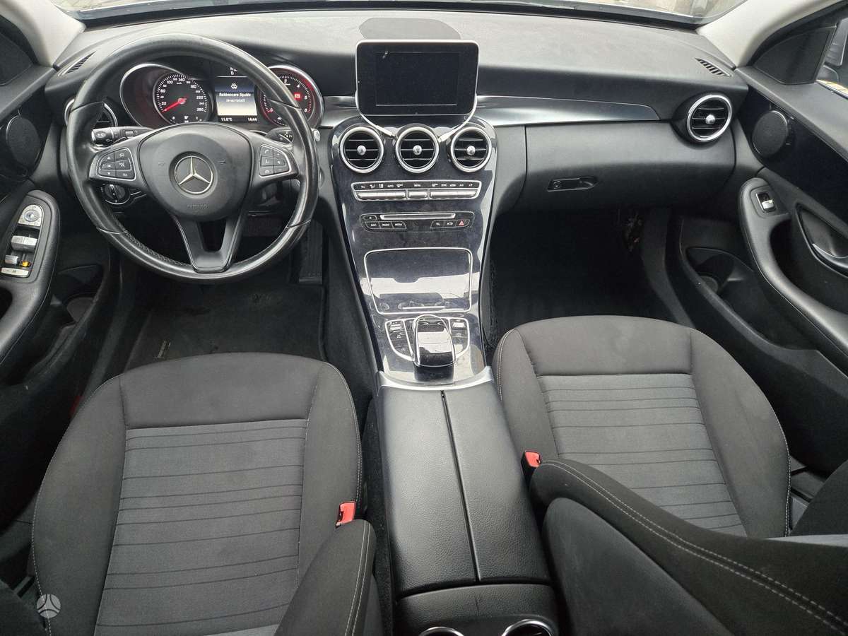 Mercedes-Benz C200 2015 — photo 12