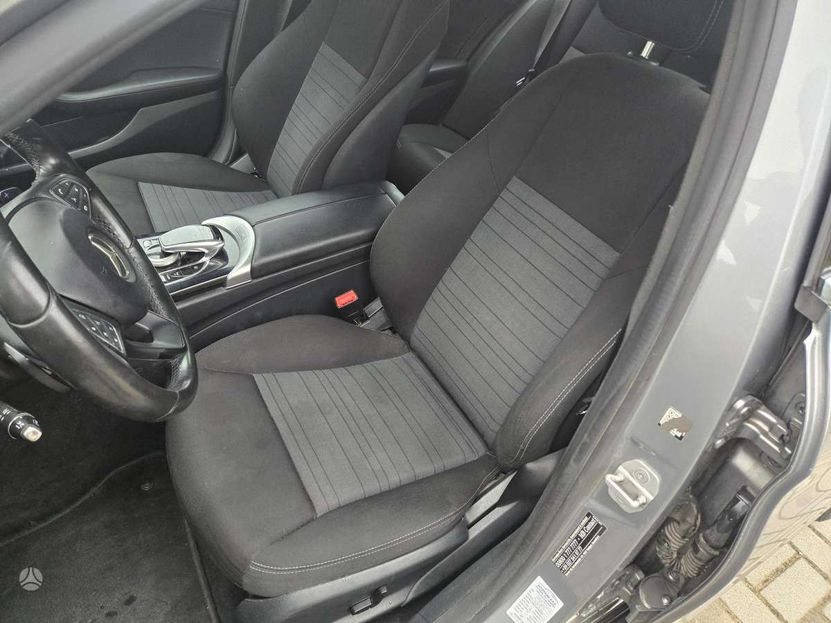 Mercedes-Benz C200 2015 — photo 13