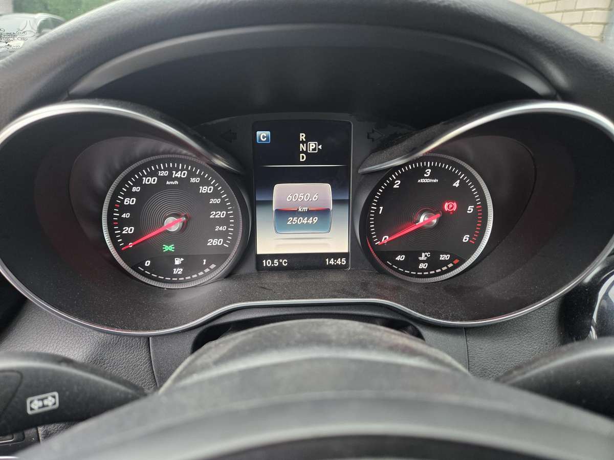 Mercedes-Benz C200 2015 — photo 16