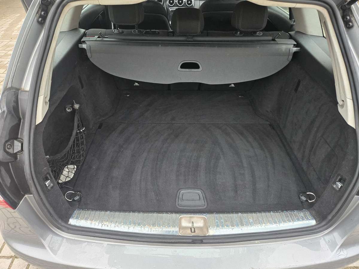Mercedes-Benz C200 2015 — photo 17