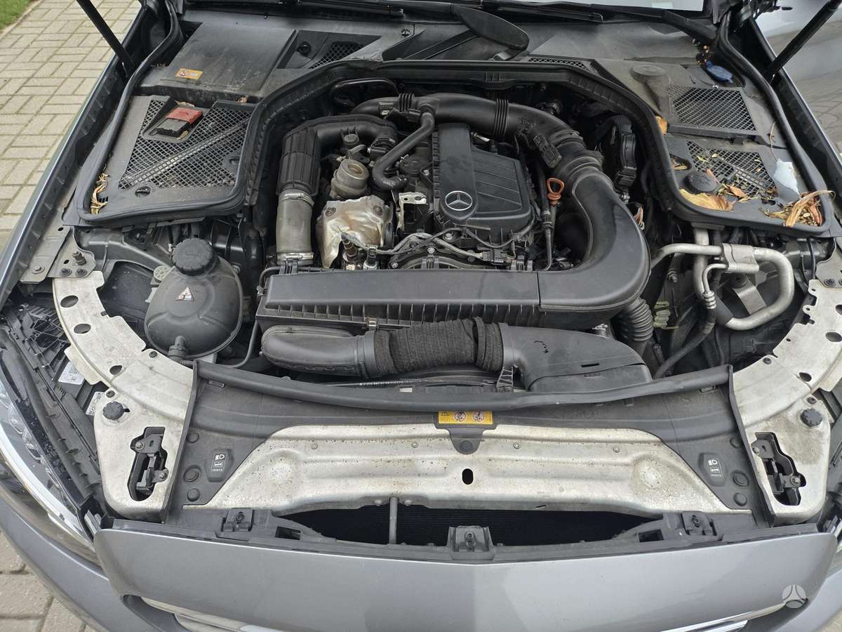 Mercedes-Benz C200 2015 — photo 18