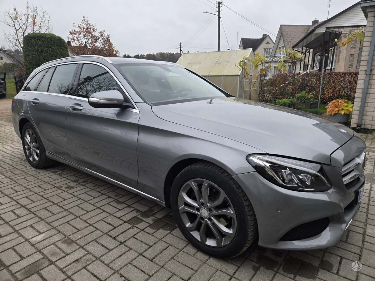 Mercedes-Benz C200 2015 — rear view