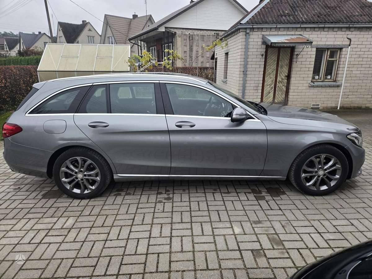 Mercedes-Benz C200 2015 — interior