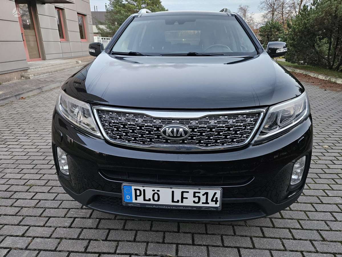 Kia Sorento 2015 — rear view