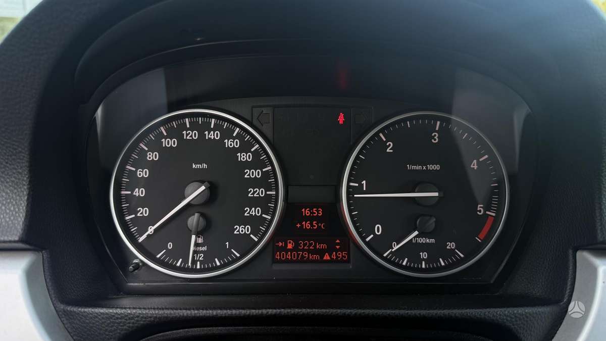 BMW 318 2009 — photo 11
