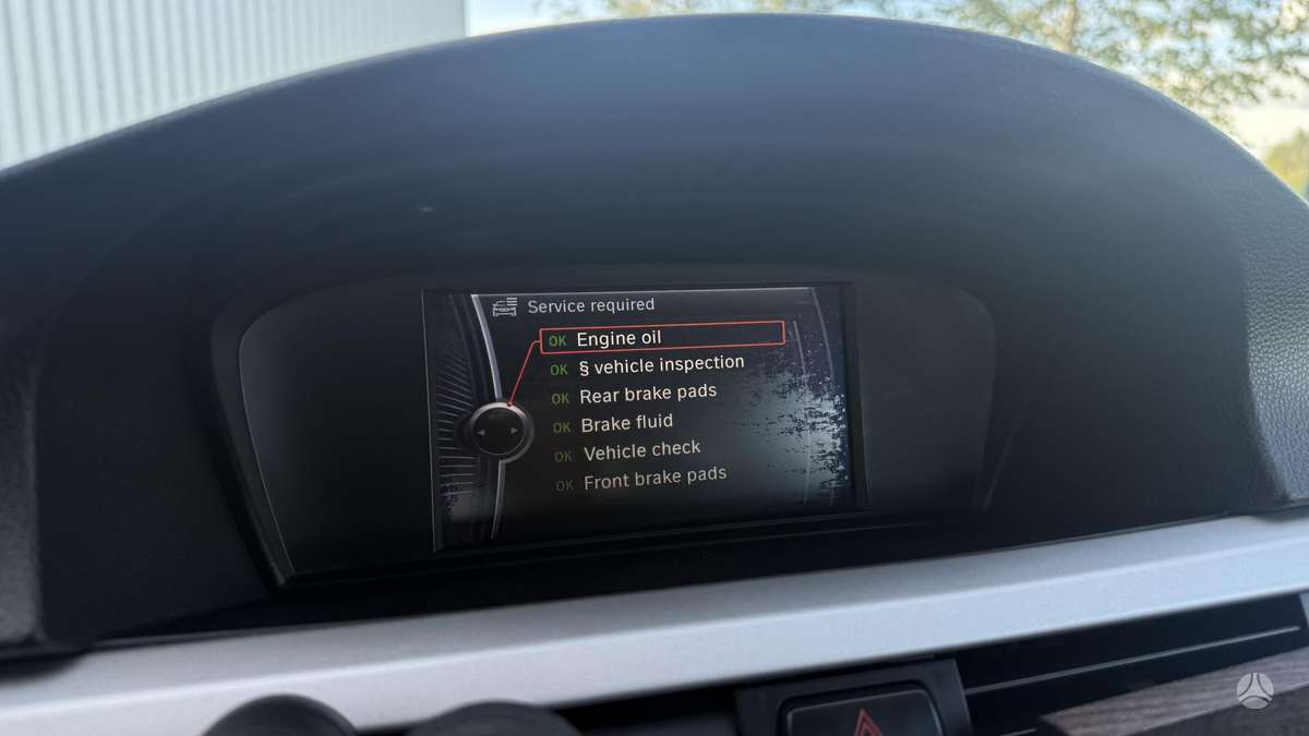 BMW 318 2009 — photo 15