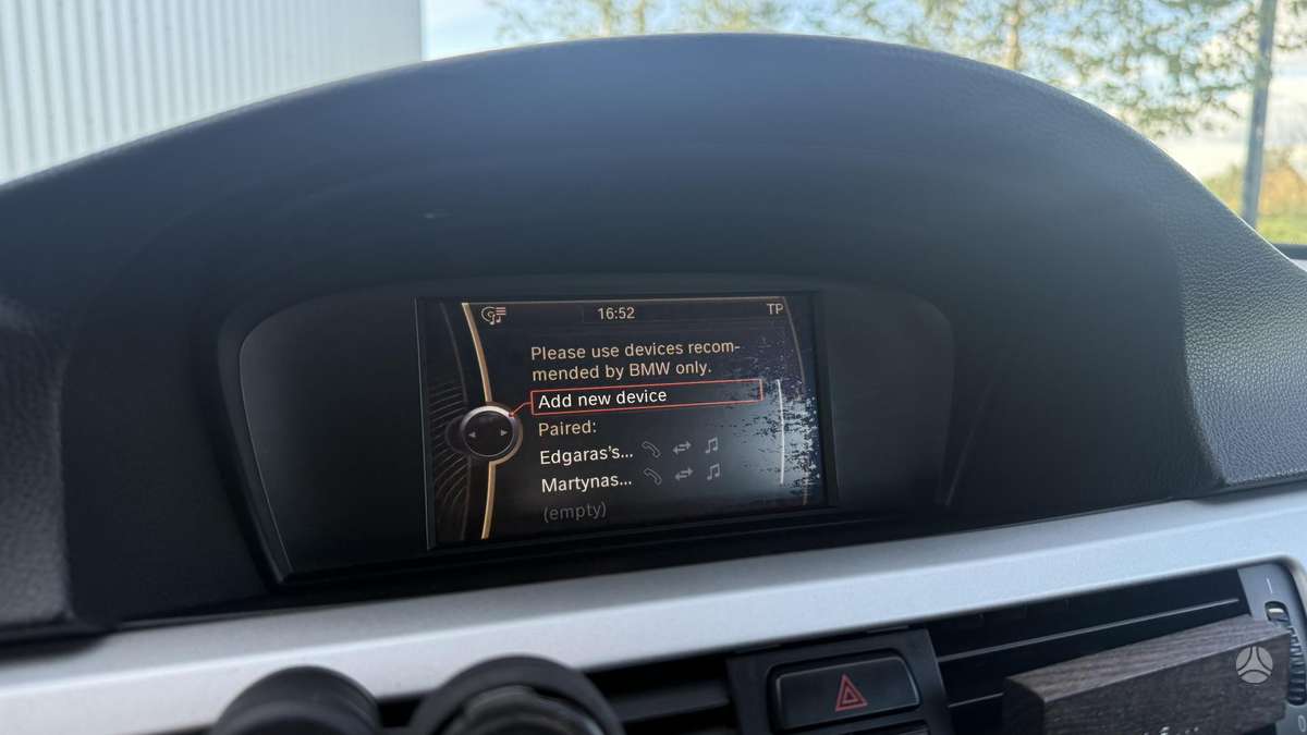 BMW 318 2009 — photo 16