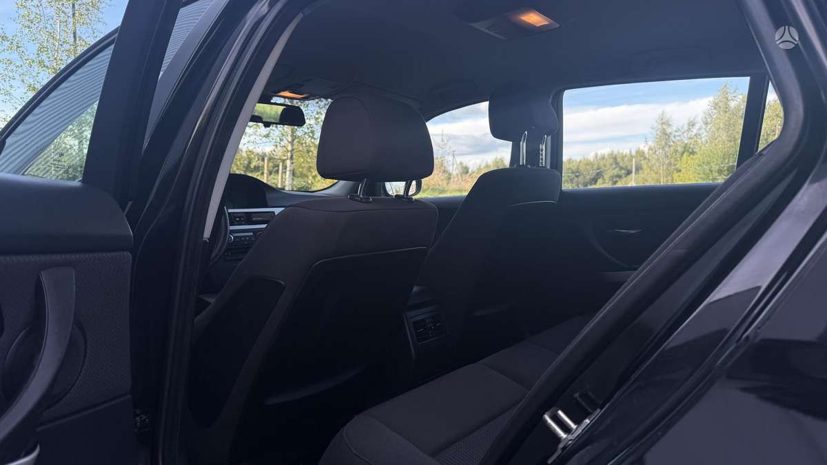 BMW 318 2009 — photo 18