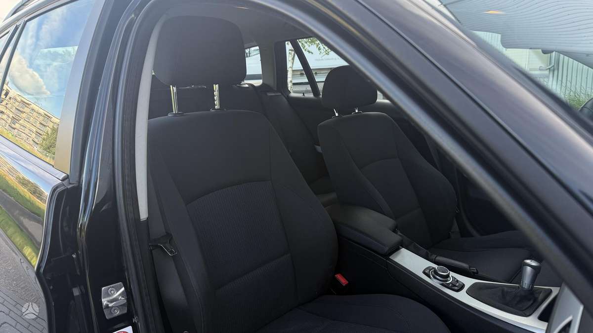 BMW 318 2009 — photo 19