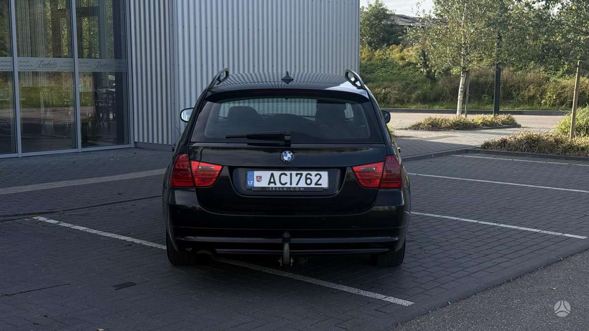 BMW 318 2009 — photo 5