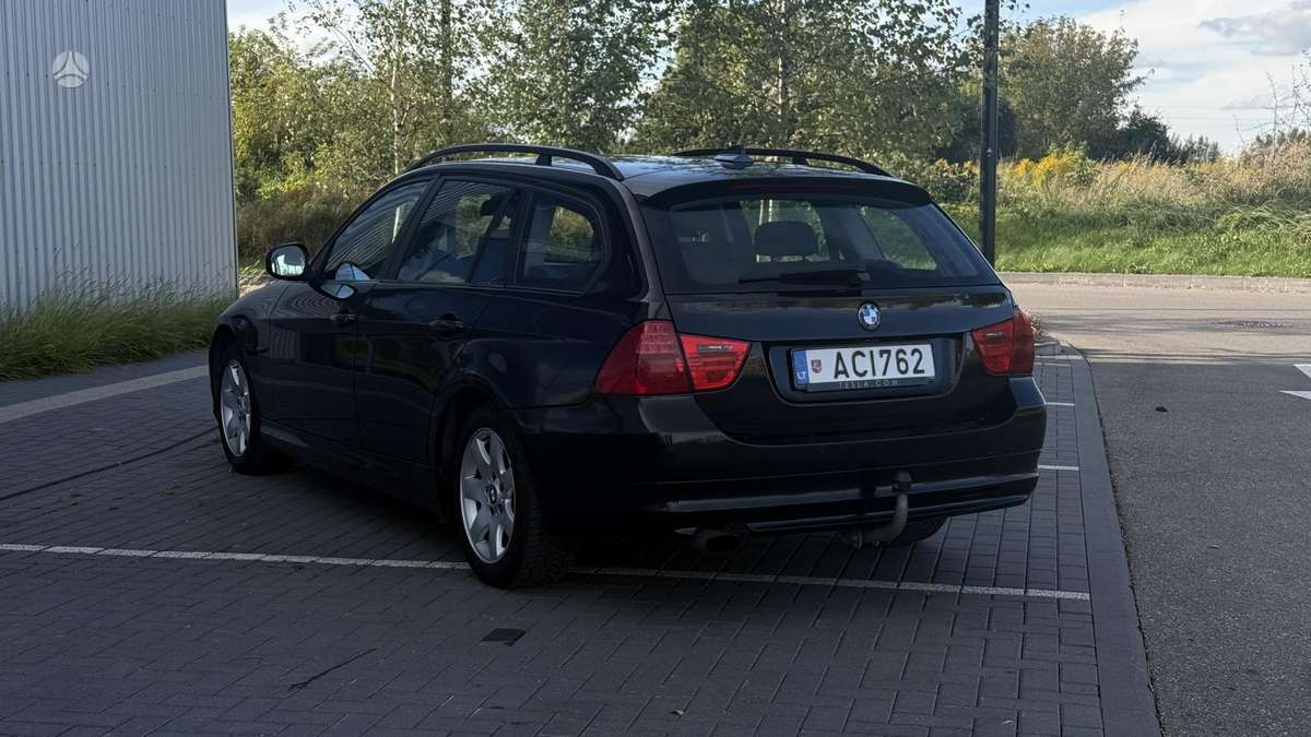 BMW 318 2009 — photo 6