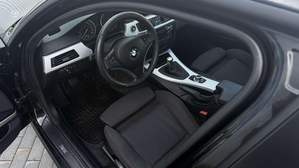 BMW 318 2009 — photo 8
