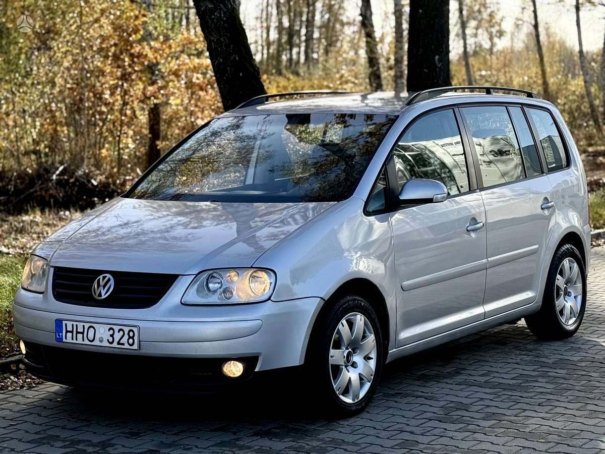 Volkswagen Touran 2005 — вигляд ззаду