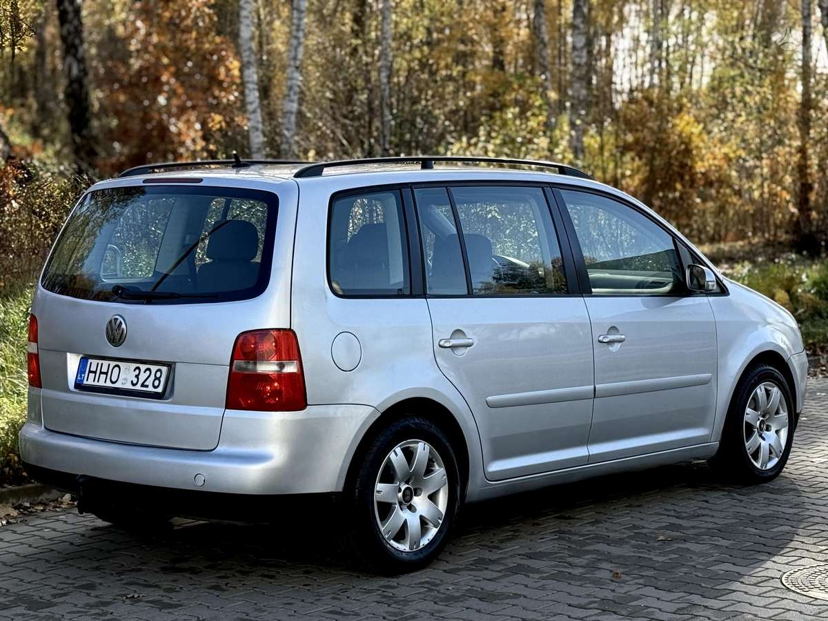 Volkswagen Touran 2005 — салон