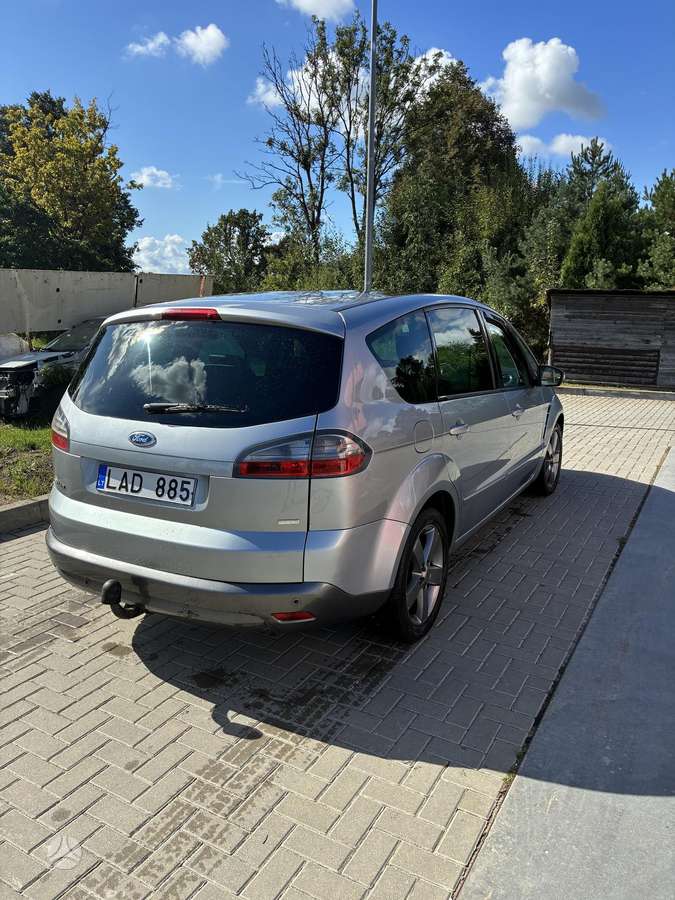 Ford S-MAX 2007 — rear view