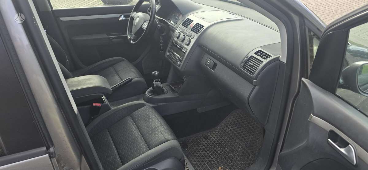 Volkswagen Touran 2009 — photo 7