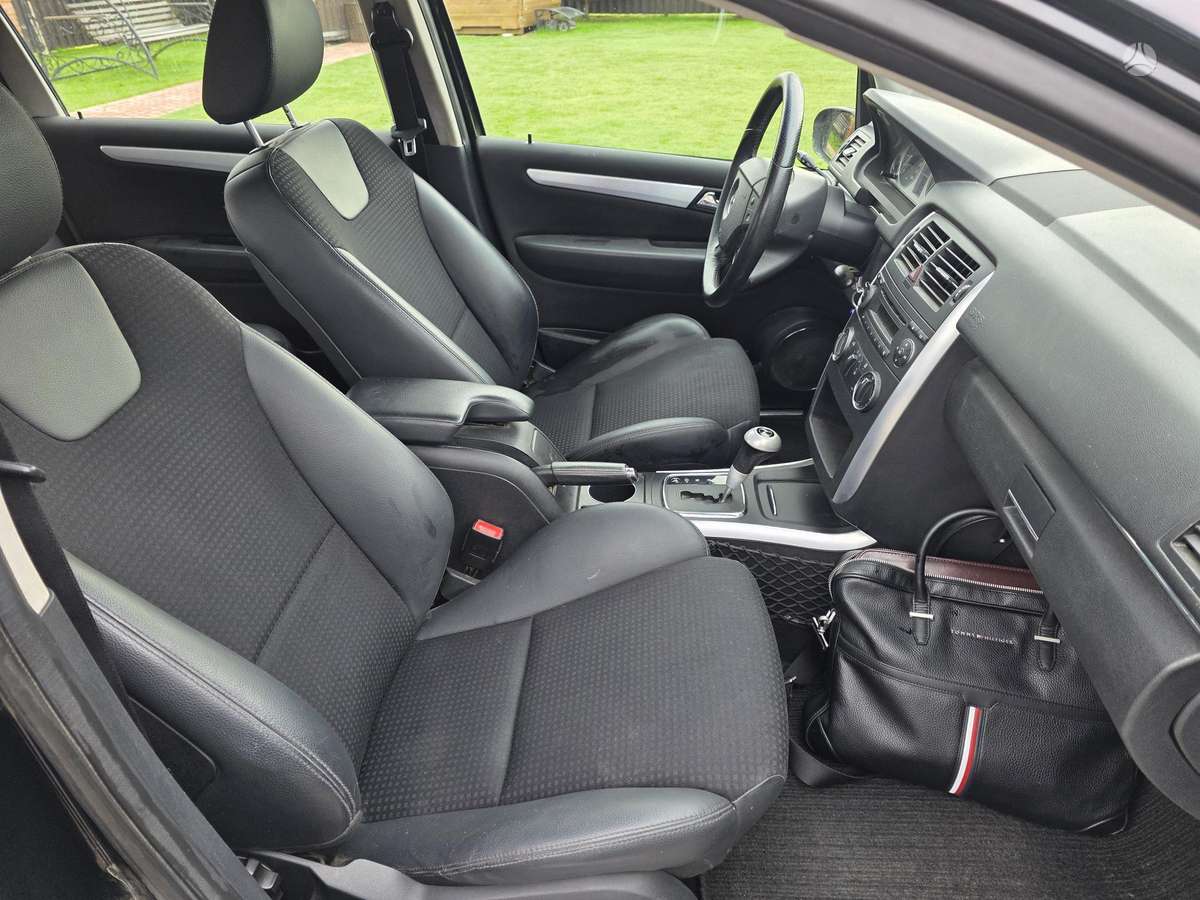 Mercedes-Benz B180 2009 — photo 11