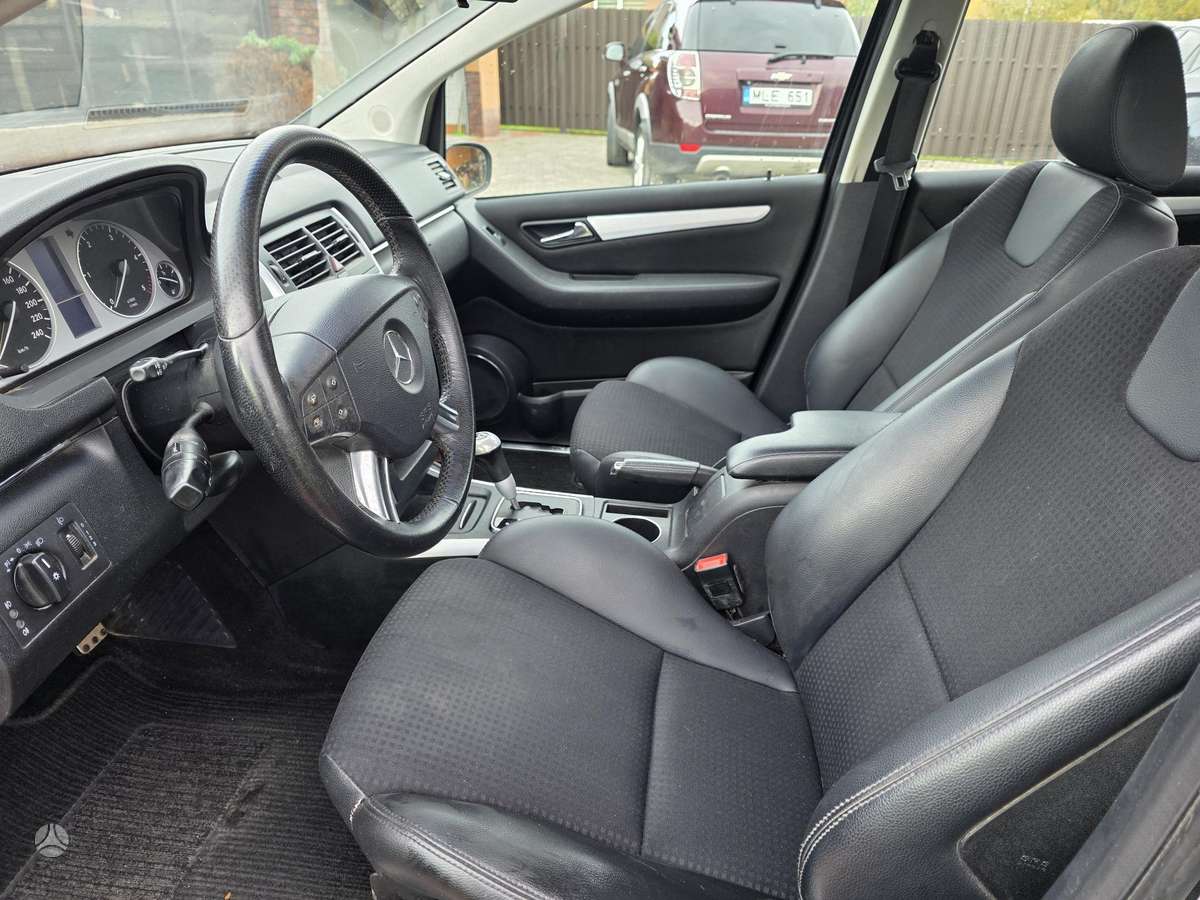Mercedes-Benz B180 2009 — photo 14