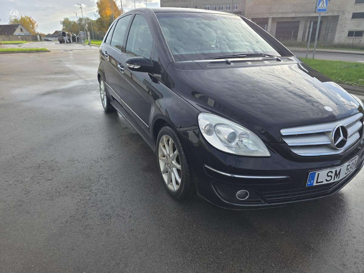 Mercedes-Benz B180 2009 — rear view