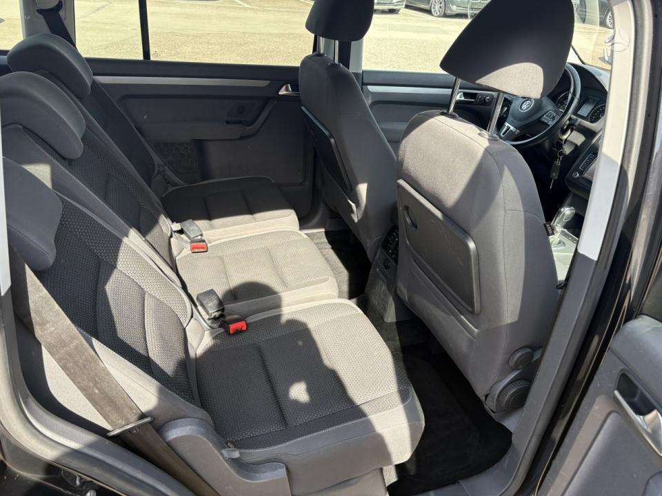 Volkswagen Touran 2010 — photo 10