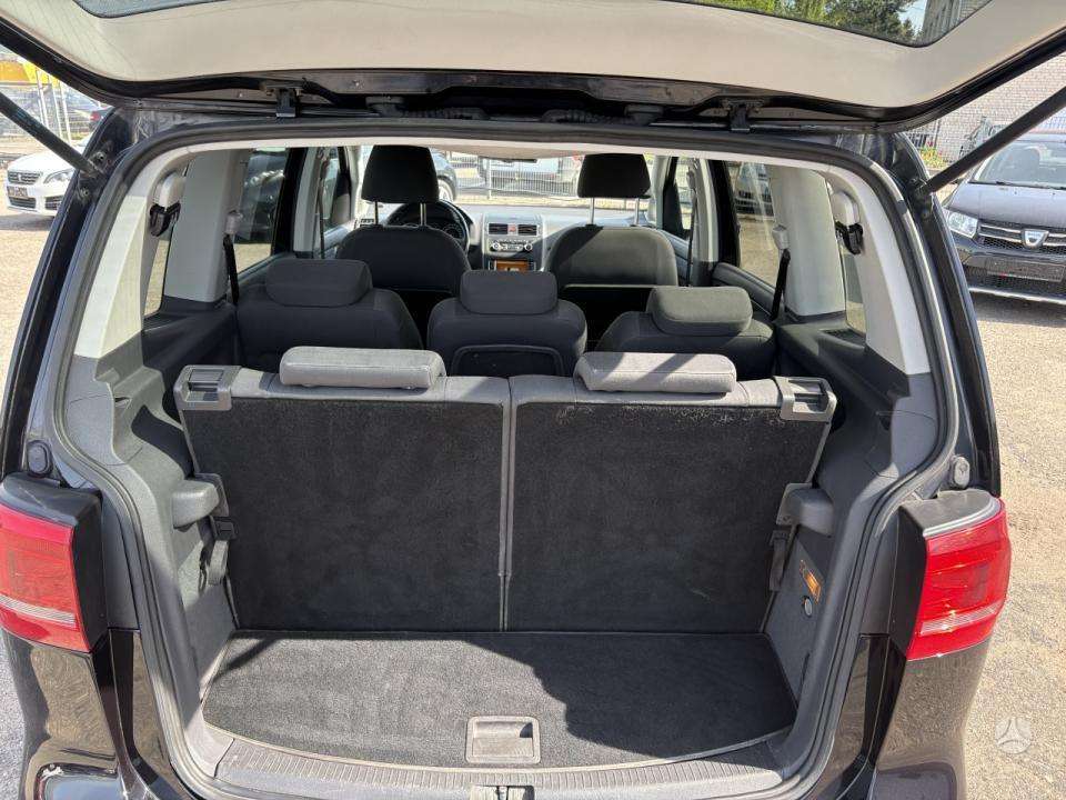 Volkswagen Touran 2010 — photo 11