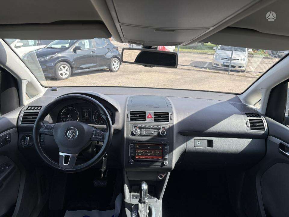 Volkswagen Touran 2010 — photo 12