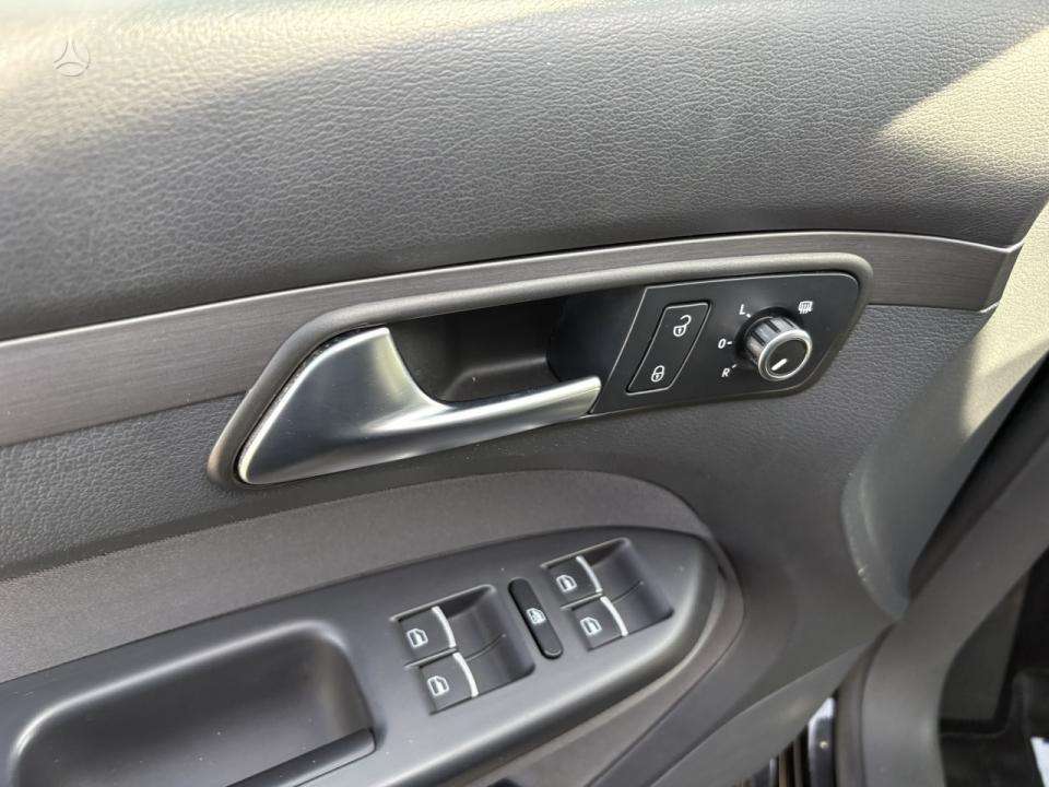 Volkswagen Touran 2010 — photo 13