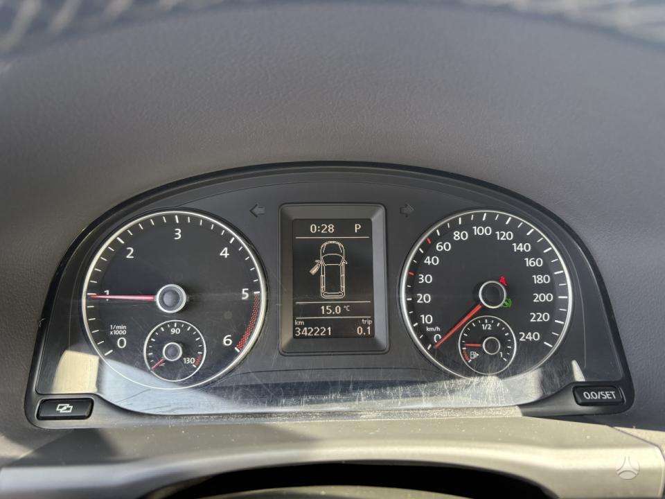 Volkswagen Touran 2010 — photo 14