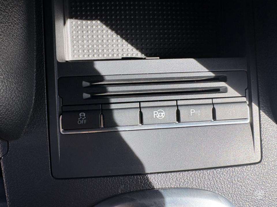 Volkswagen Touran 2010 — photo 16