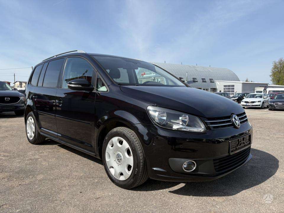 Volkswagen Touran 2010 — rear view