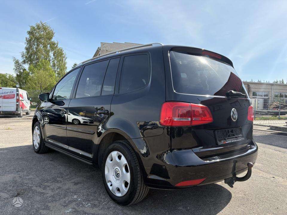 Volkswagen Touran 2010 — engine 1598 cm³, 105 HP (77kW)
