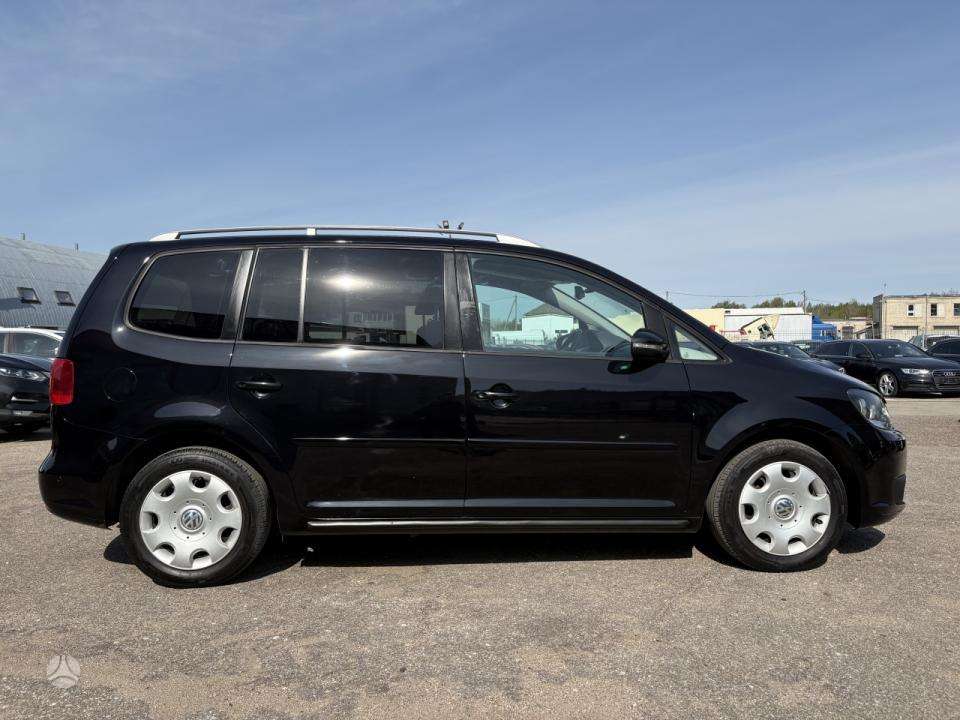 Volkswagen Touran 2010 — photo 8