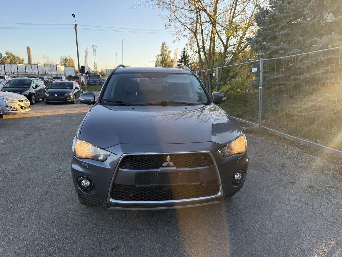 Mitsubishi Outlander 2009 — вигляд ззаду