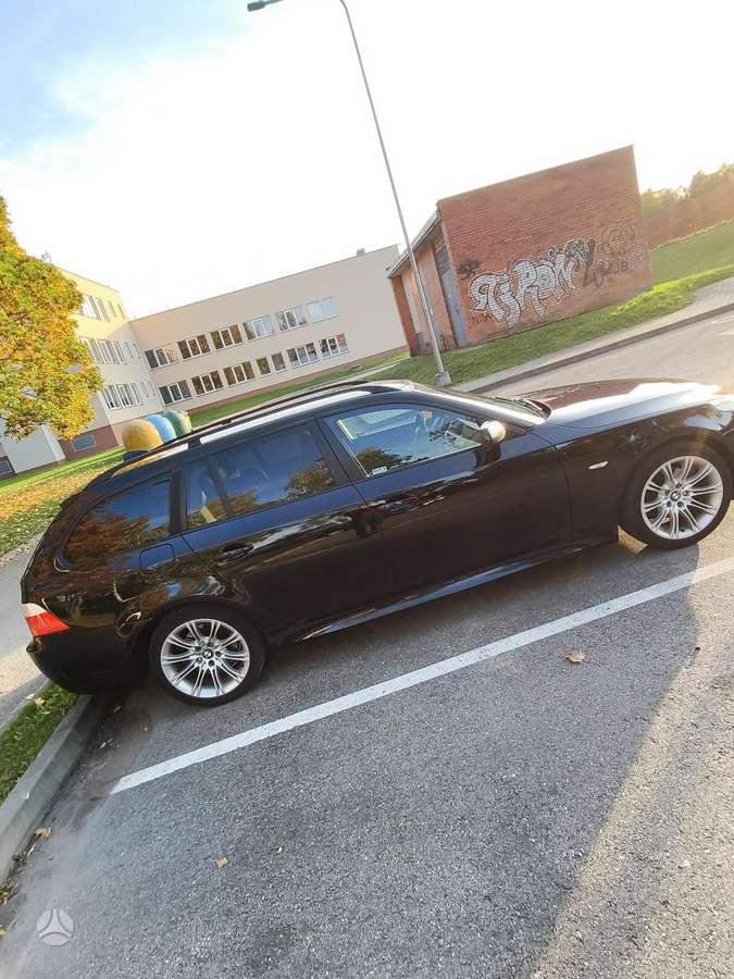 BMW 530 2006 — interior