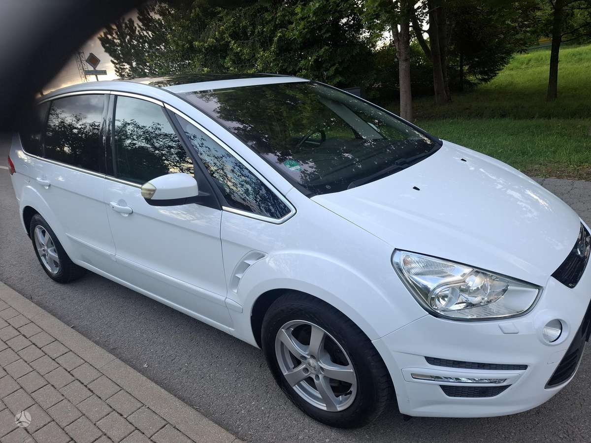 Ford S-MAX 2012 — вигляд ззаду