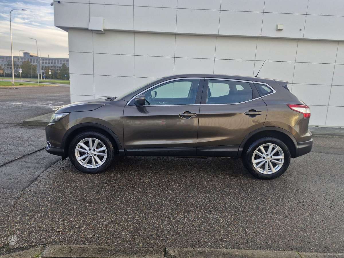 Nissan Qashqai 2014 — rear view
