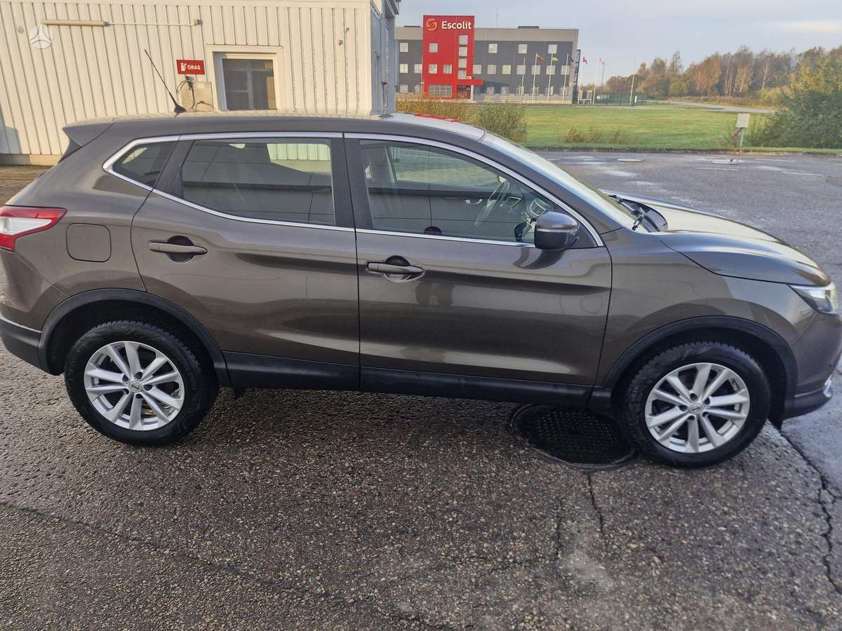 Nissan Qashqai 2014 — engine 1598 cm³, 131 HP (96kW)