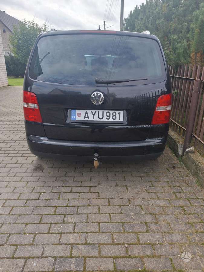 Volkswagen Touran 2006 — вигляд ззаду