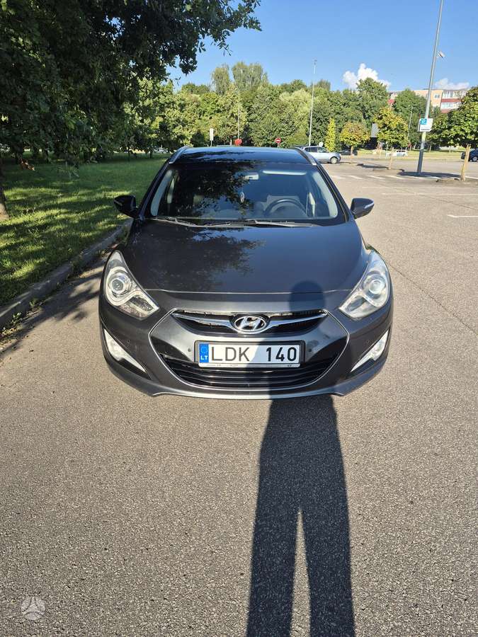 Hyundai i40 2012 — rear view